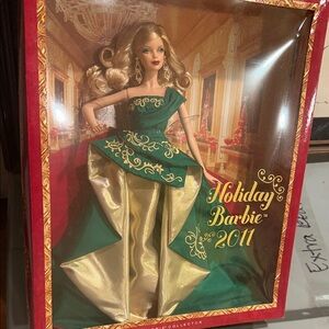 Barbie 2011 Holiday Doll in Green and Gold